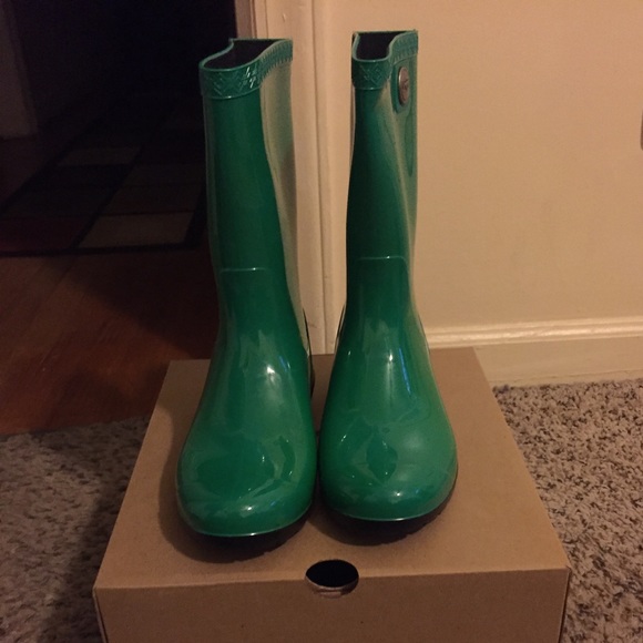UGG Short Rain Boots - Picture 2 of 4